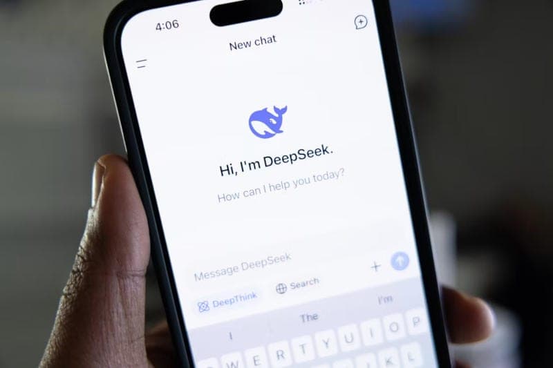 Иллюстрация к новости о совместной разработке DeepSeek и Huawei открытого аналога CUDA для чипов Ascend